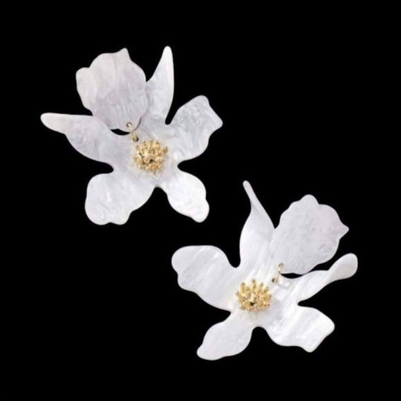 Anthropolgie White Lily Flower Earrings - Picture 1 of 3